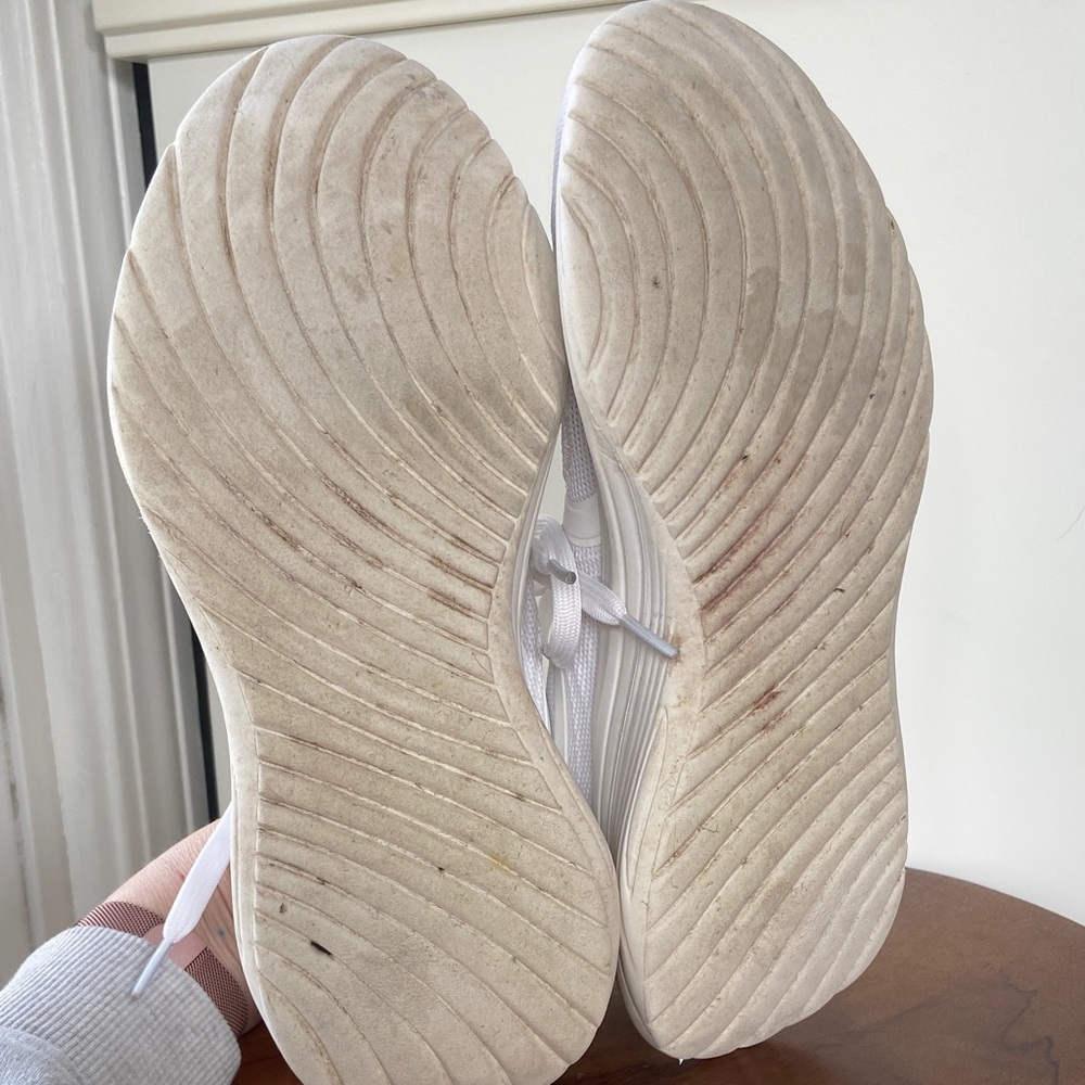 Fabletics Women’s White Mesh Athletic Sneakers Size 8.5 - Picture 3 of 4